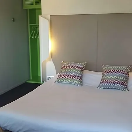 Campanile Lille - فندق سكلين