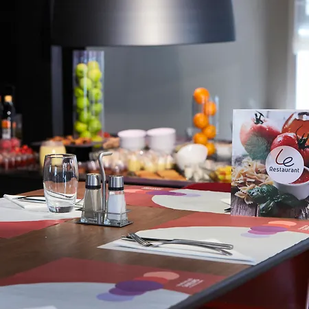 Campanile Lille - סקלן