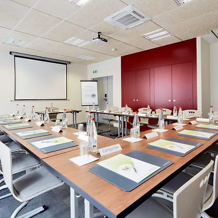 מלון Campanile Lille - 3*