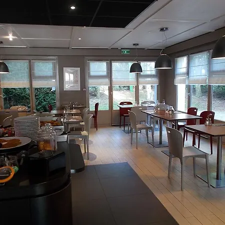 Campanile Lille - מלון 3*